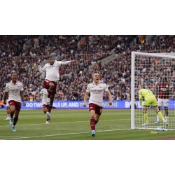 Arsenal varmisti jälleen voiton Valioliigan 36. kierroksella